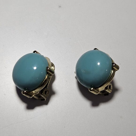 Vintage Gold Tone Round Blue Bead Clip On Earrings - Picture 9 of 10